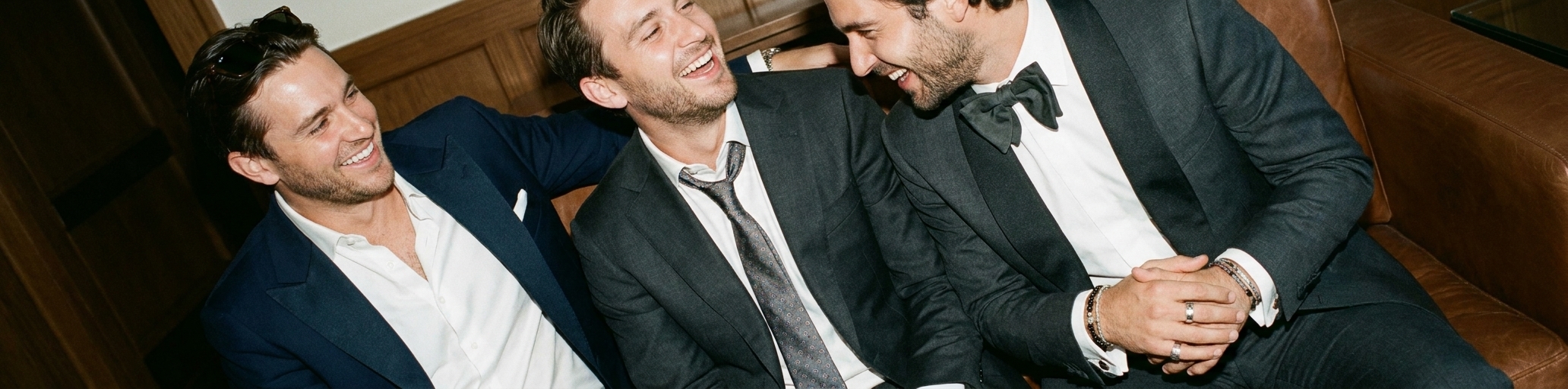 Groomsmen Suit Coordination: Match Without Looking Uniform
